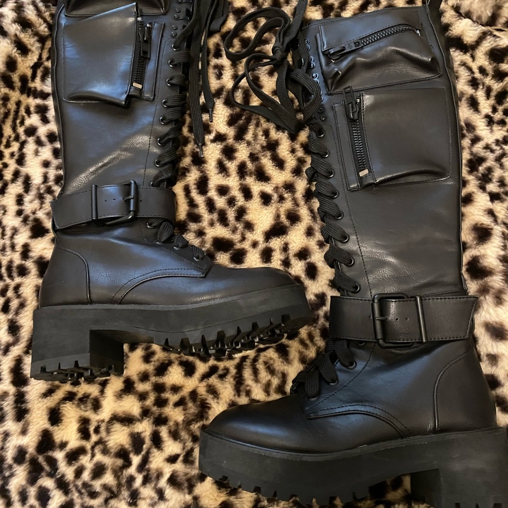*SOLD* DOLLS KILL CURRENT MOOD OBSIDIAN POCKET COMBAT BOOTS SIZE 7
